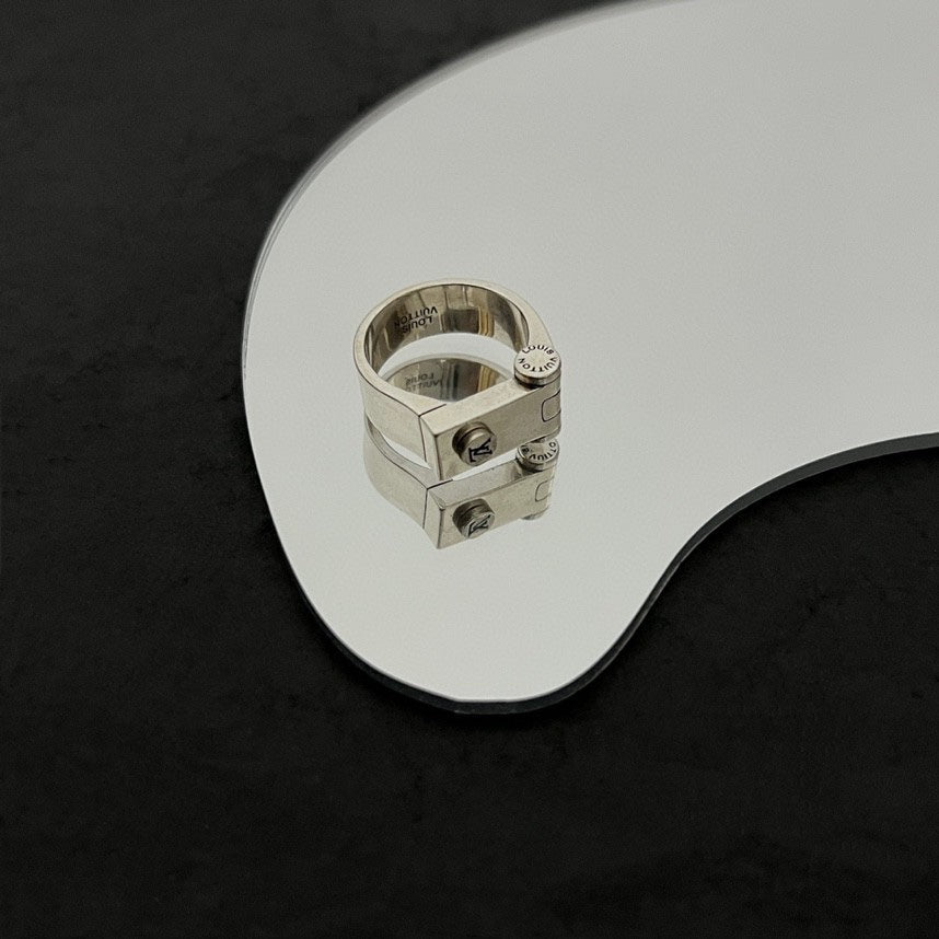 18K Louis Vuitton Lock Vintage Ring