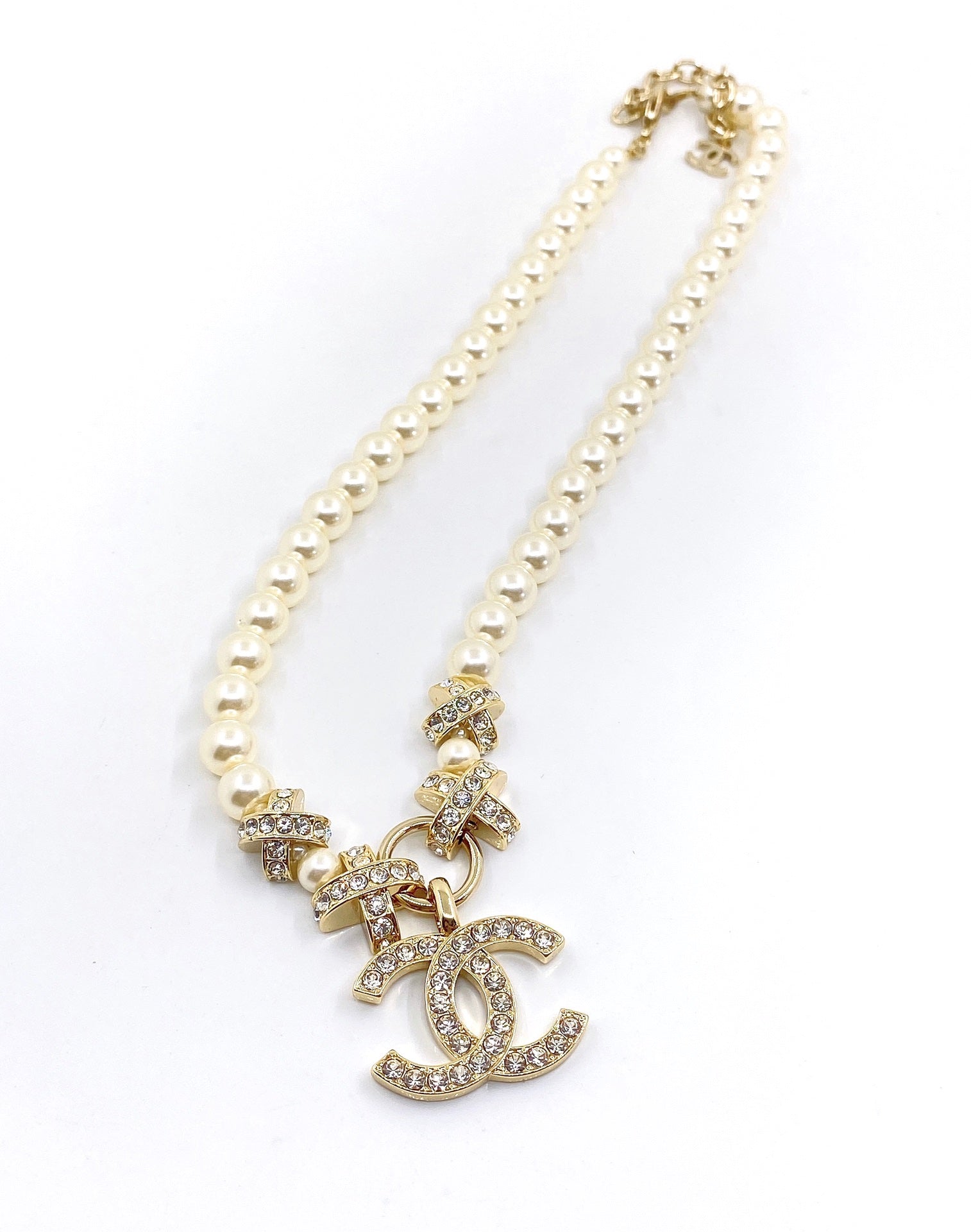 18K  Chanel Pearls Chain Necklace