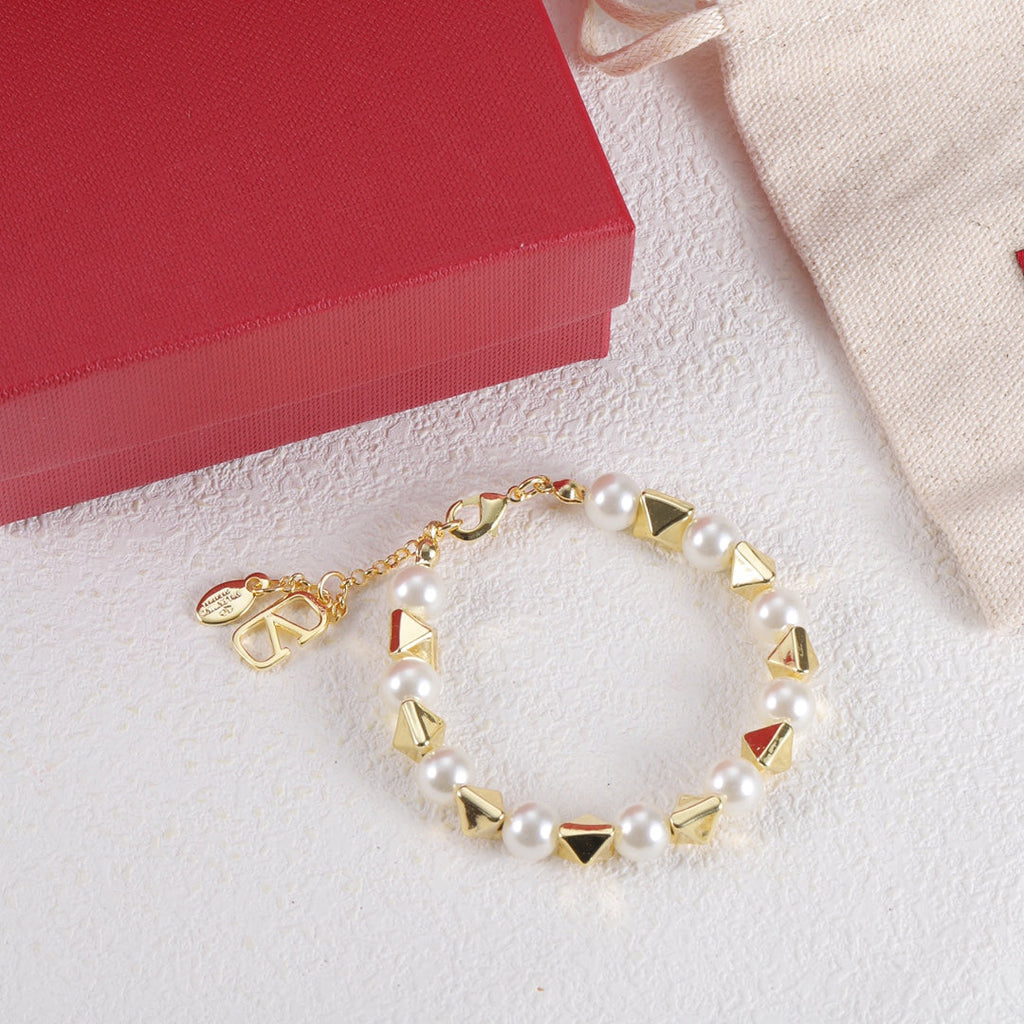18K Valentino Rockstud Pearls Bracelet