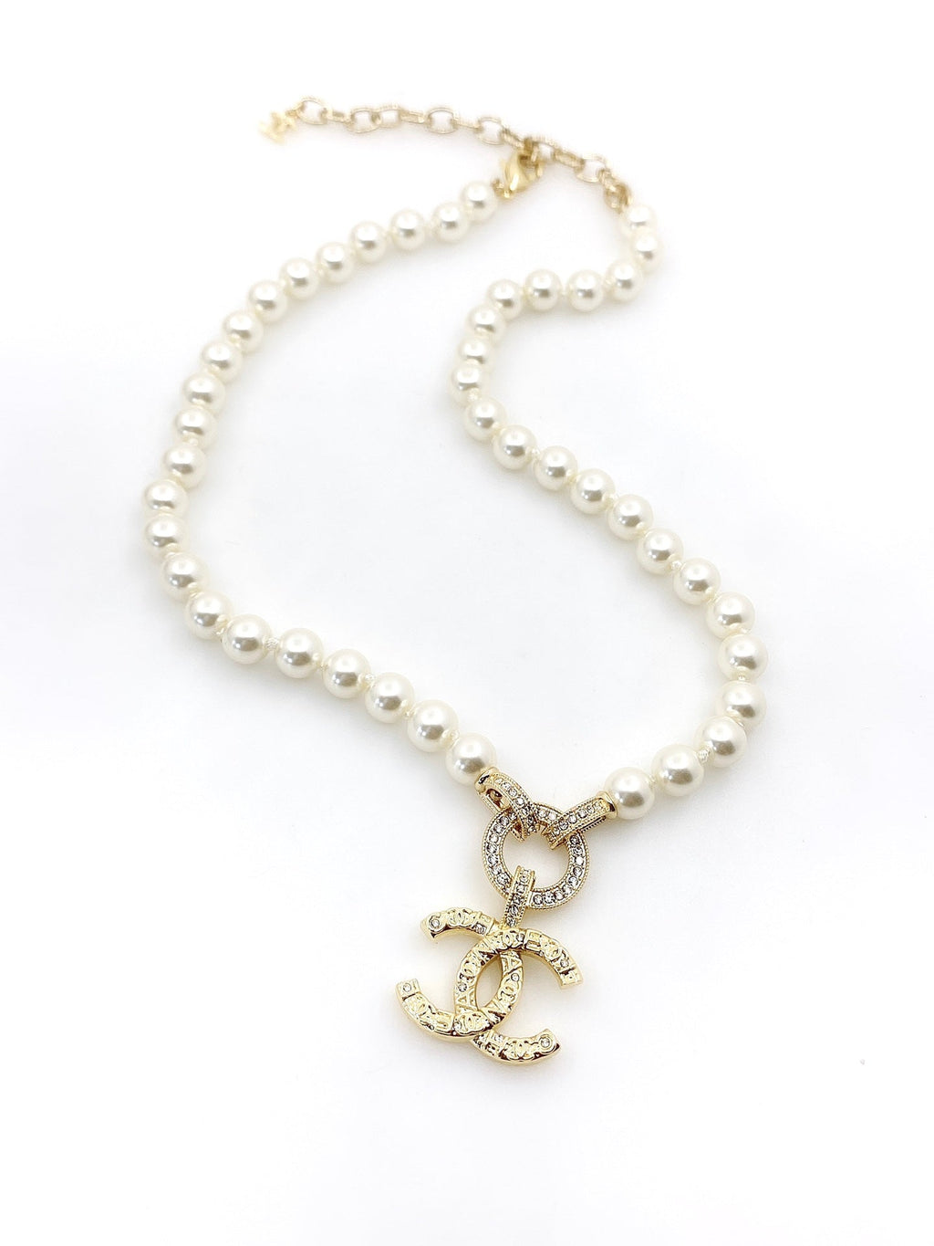 18K  Chanel Pearls Choker Necklace