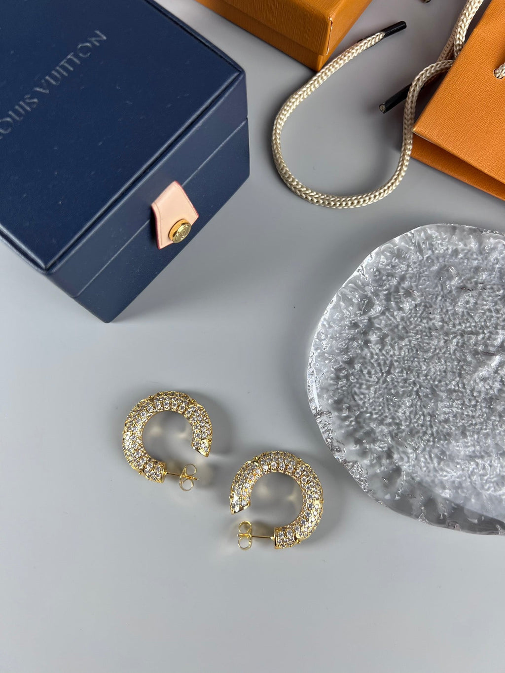 18K Louis Vuitton Circle Diamonds Earrings
