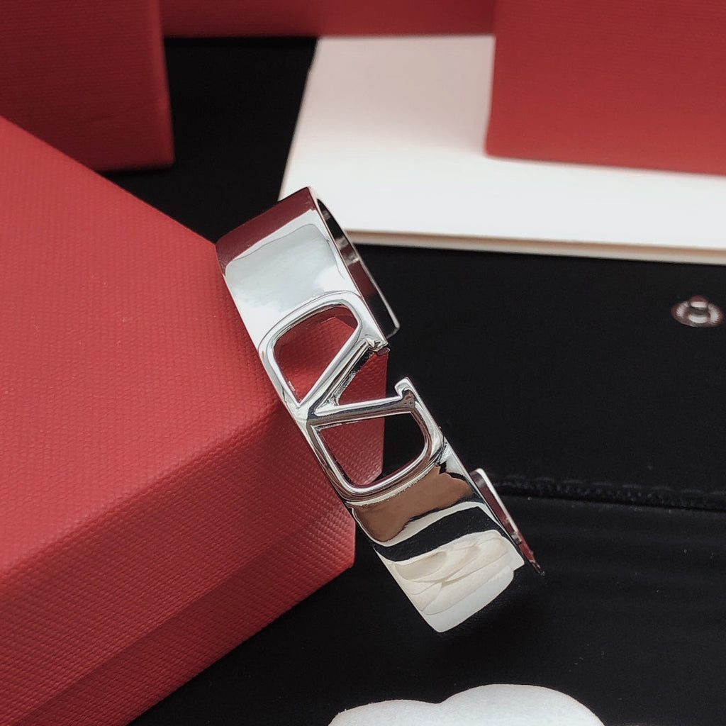 18K Valentino Cuff Bracelet