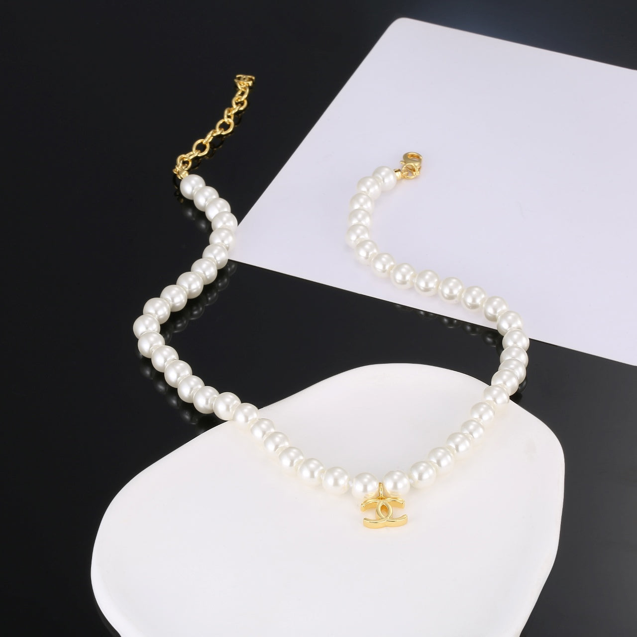 18K  Chanel Pearls Necklace
