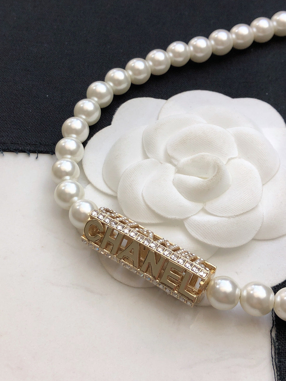 18K  Chanel Scripe Pearls Chain Necklace