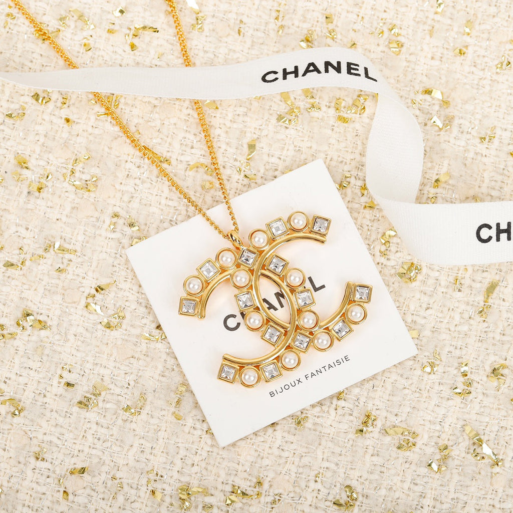 18K  Chanel Vintage Necklace
