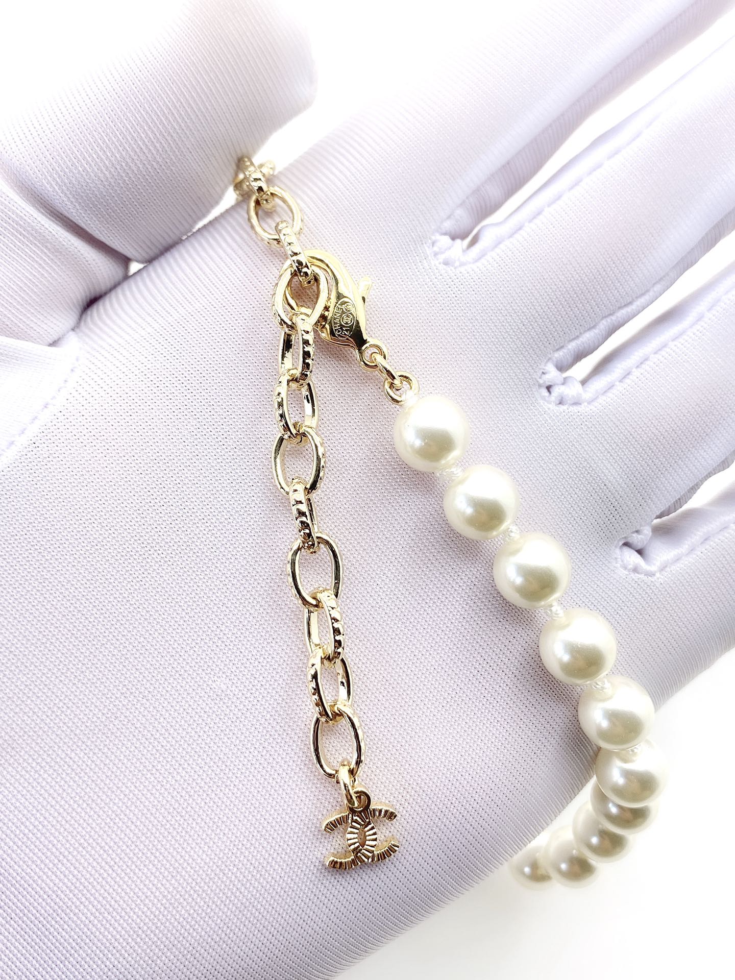 18K  Chanel Pearls Choker Necklace