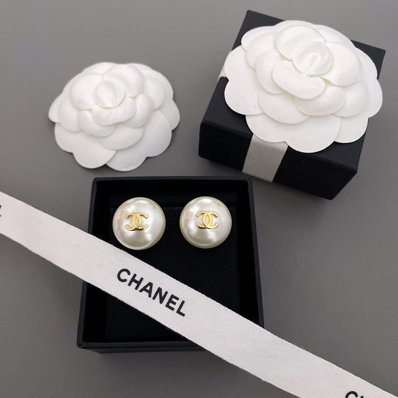 18K  Chanel Pearl Gold Round Earrings