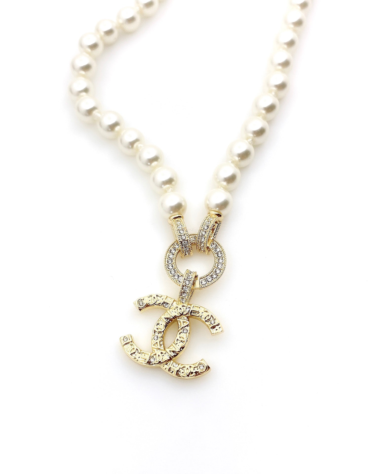 18K  Chanel Pearls Choker Necklace