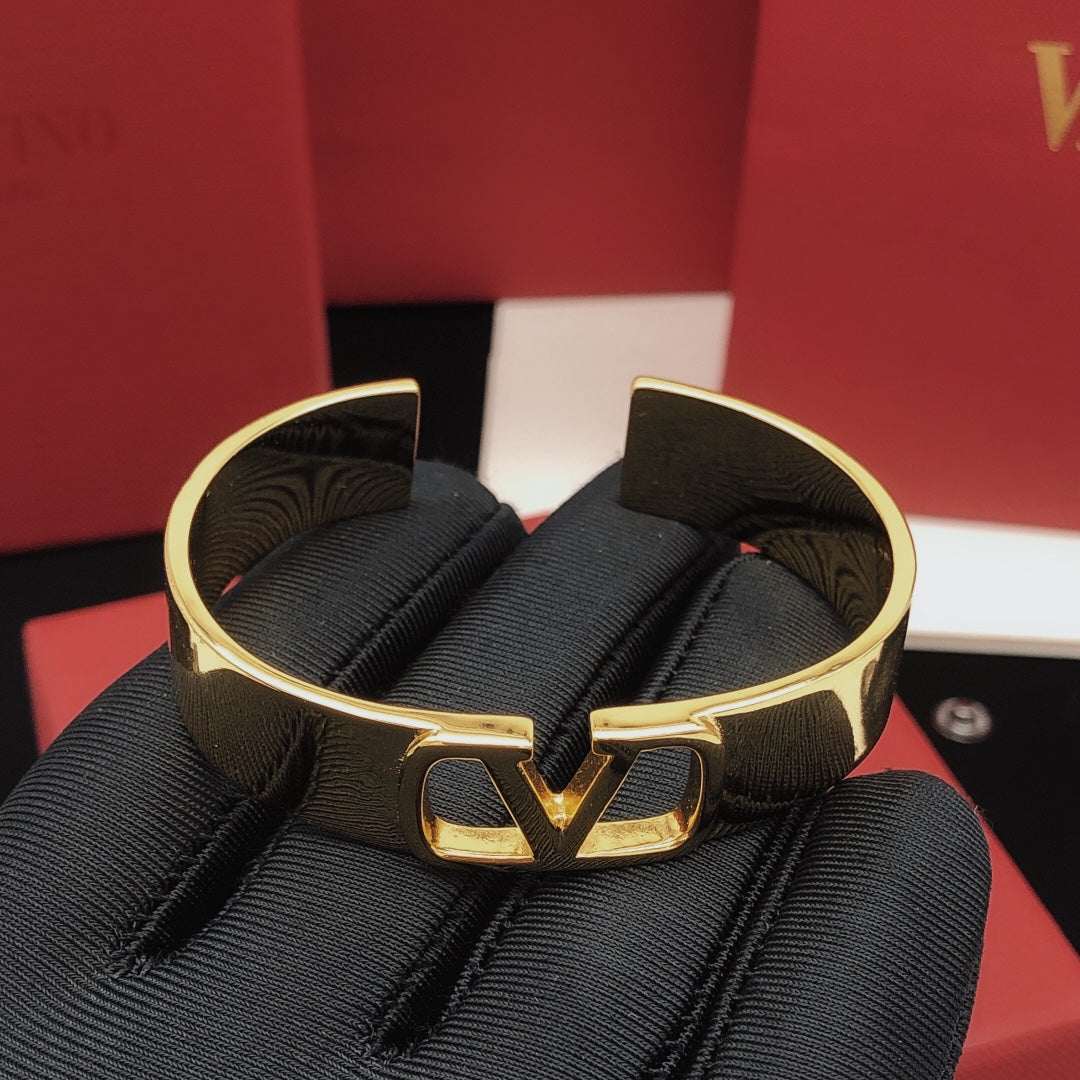18K Valentino Cuff Bracelet