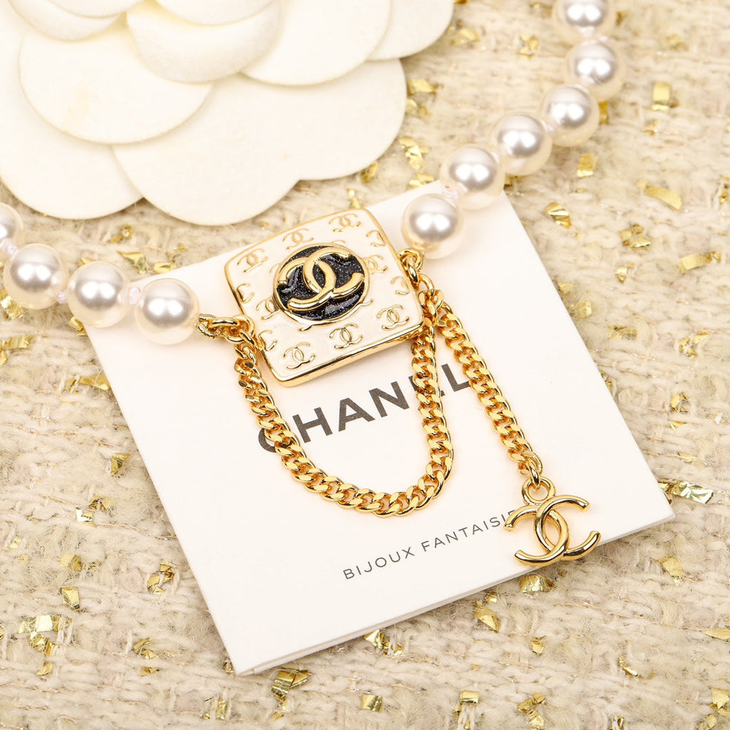 18K  Chanel Pearls Choker Necklace