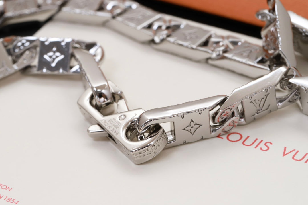 18K Louis Vuitton Monogram Tied Up Necklace