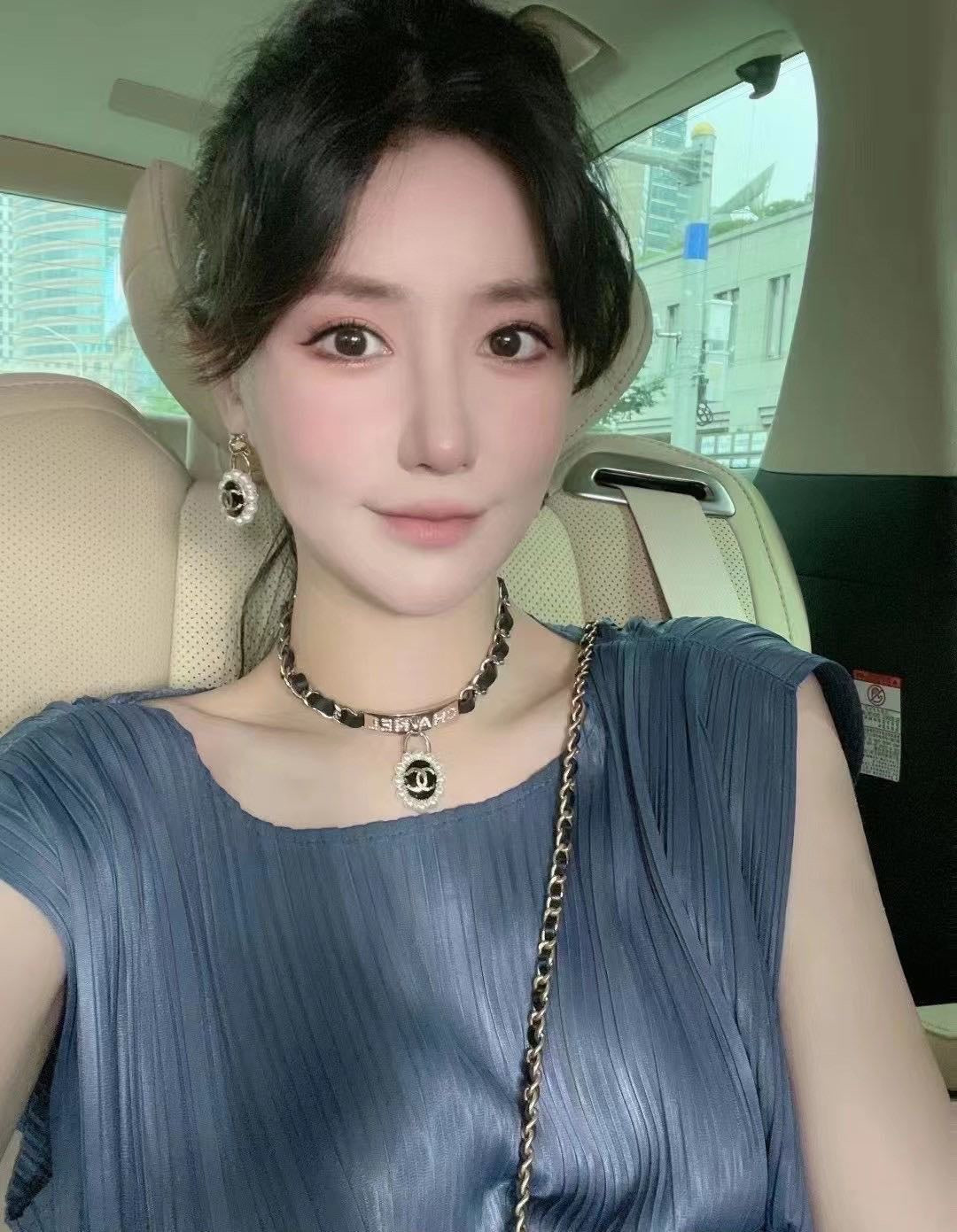 18K  Chanel Pearls Choker Necklace