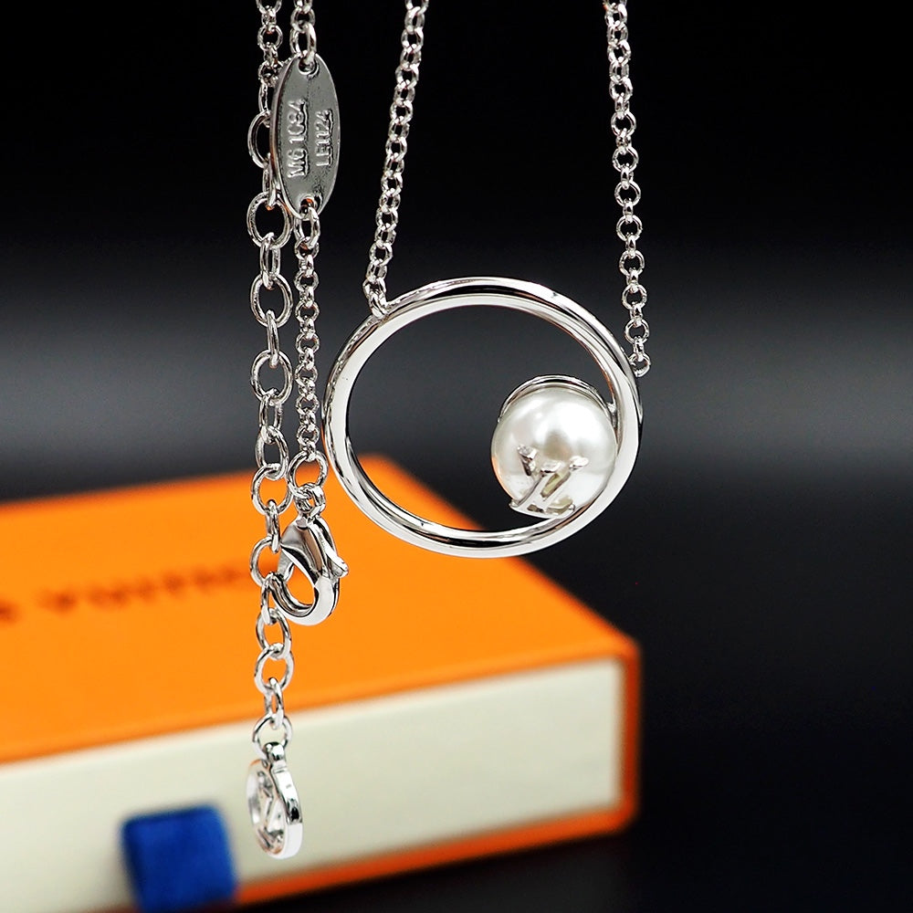 18K Louis Vuitton Eclipse Pearls Necklace