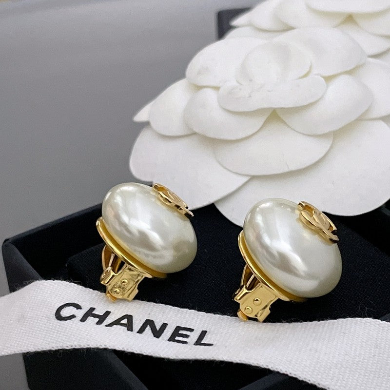 18K  Chanel Pearl Gold Round Earrings