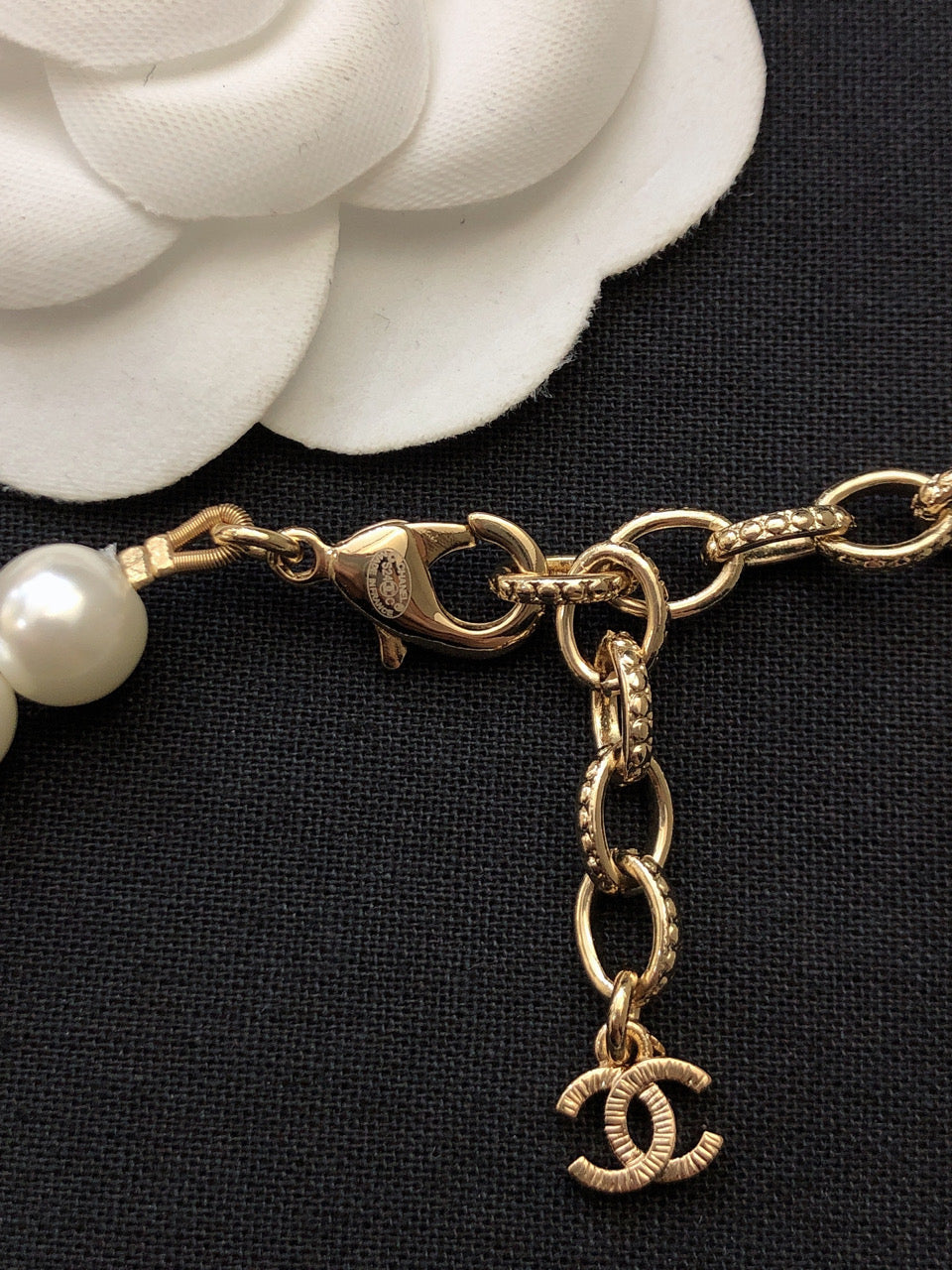 18K  Chanel Scripe Pearls Chain Necklace