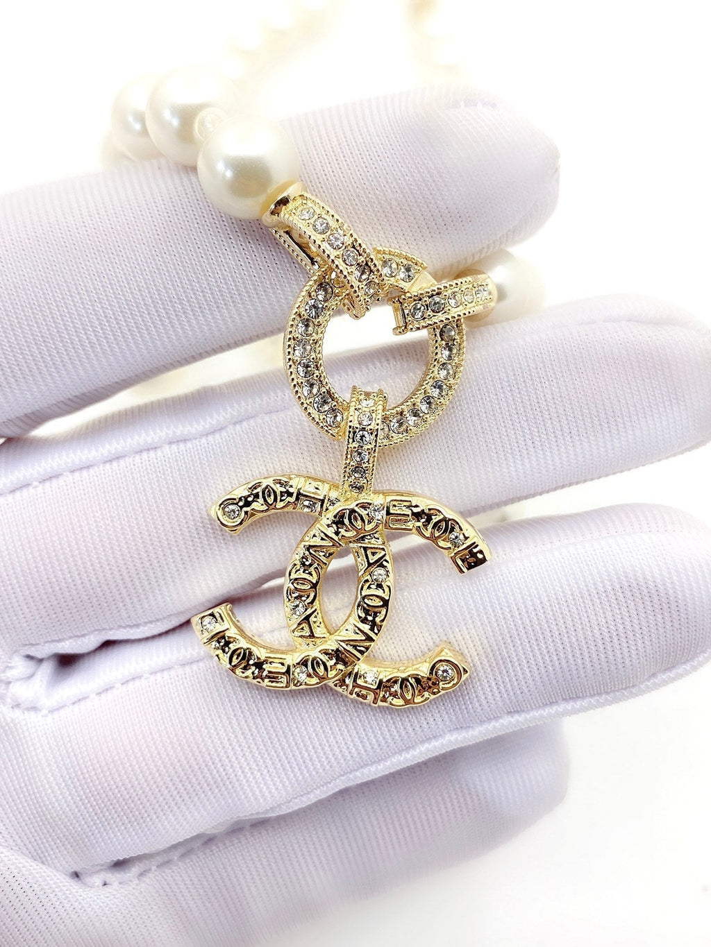 18K  Chanel Pearls Choker Necklace