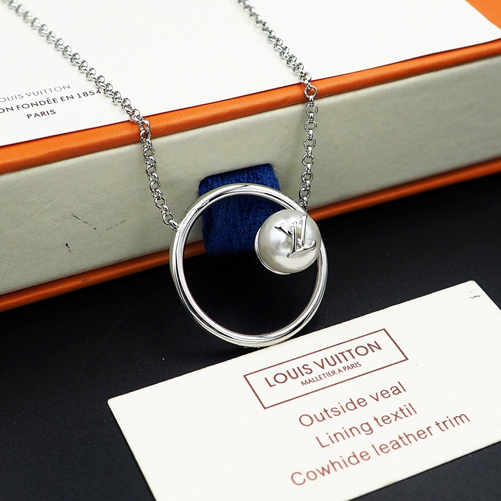 18K Louis Vuitton Eclipse Pearls Necklace