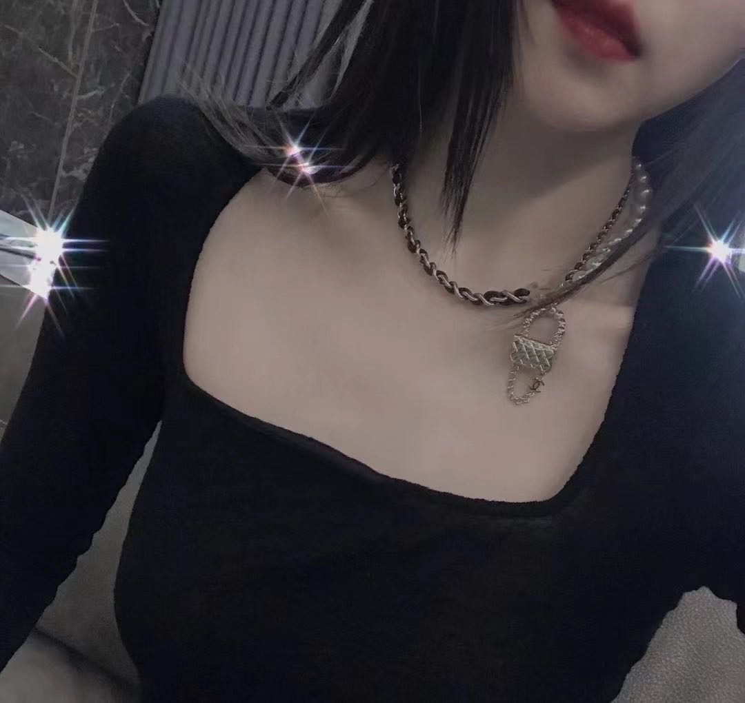 18K  Chanel Pearl Leather Bag Pendant Necklace