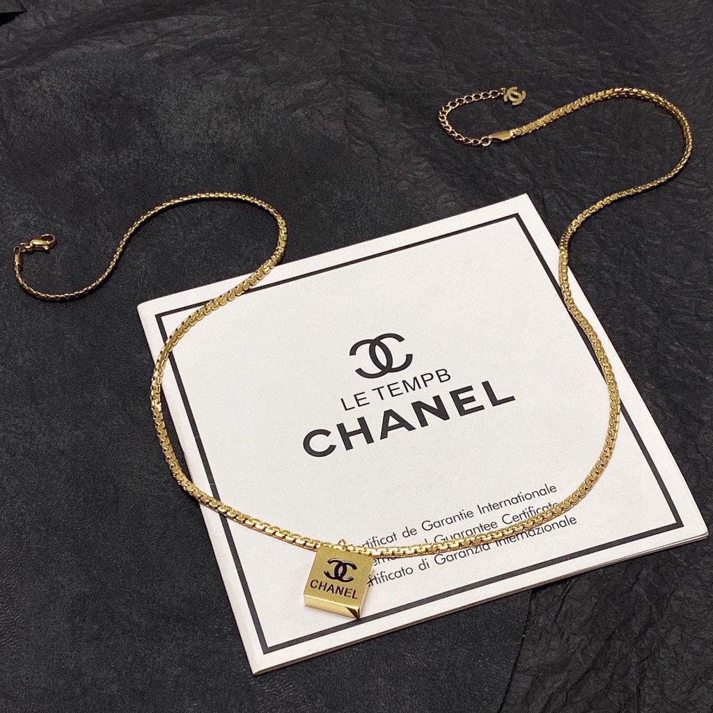 18K  Chanel Pendant Necklace