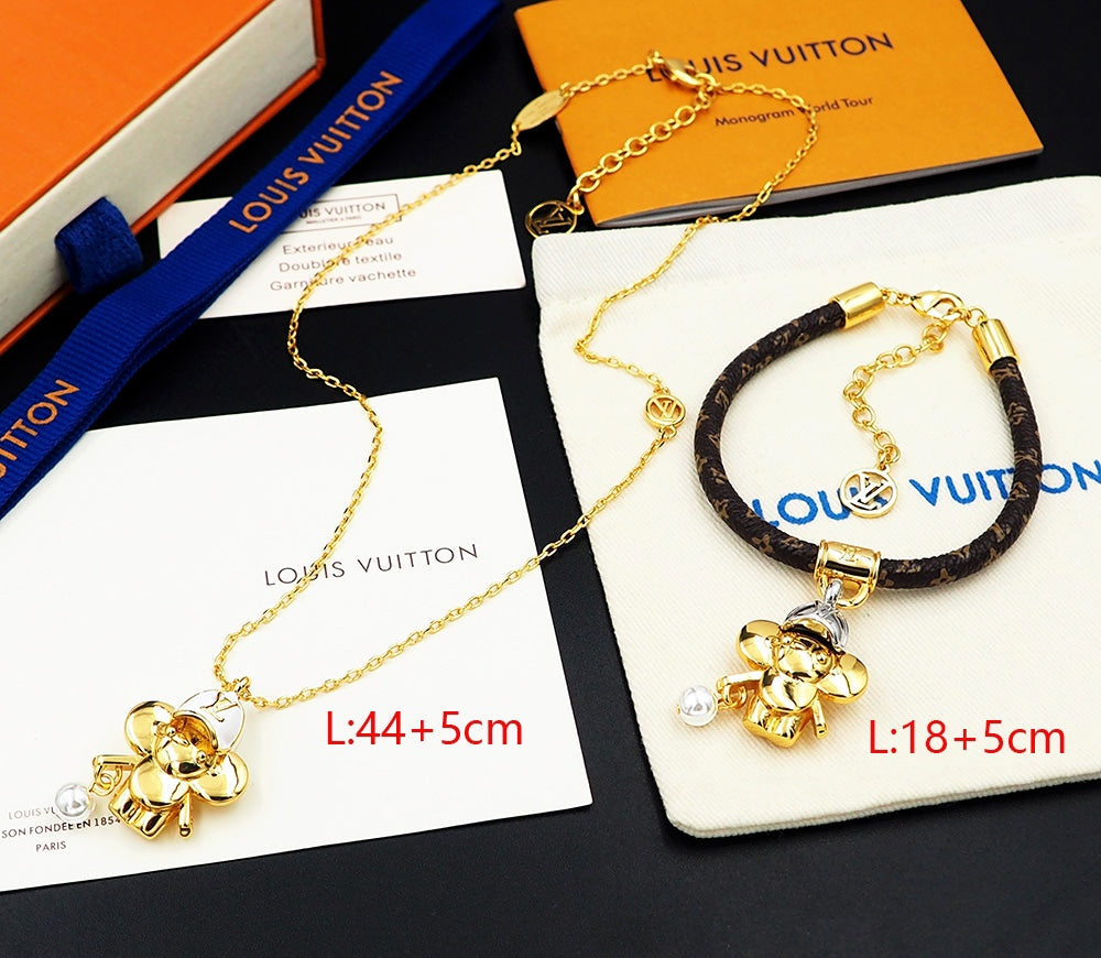 18K Louis Vuitton Vivienne Pearls Bracelet