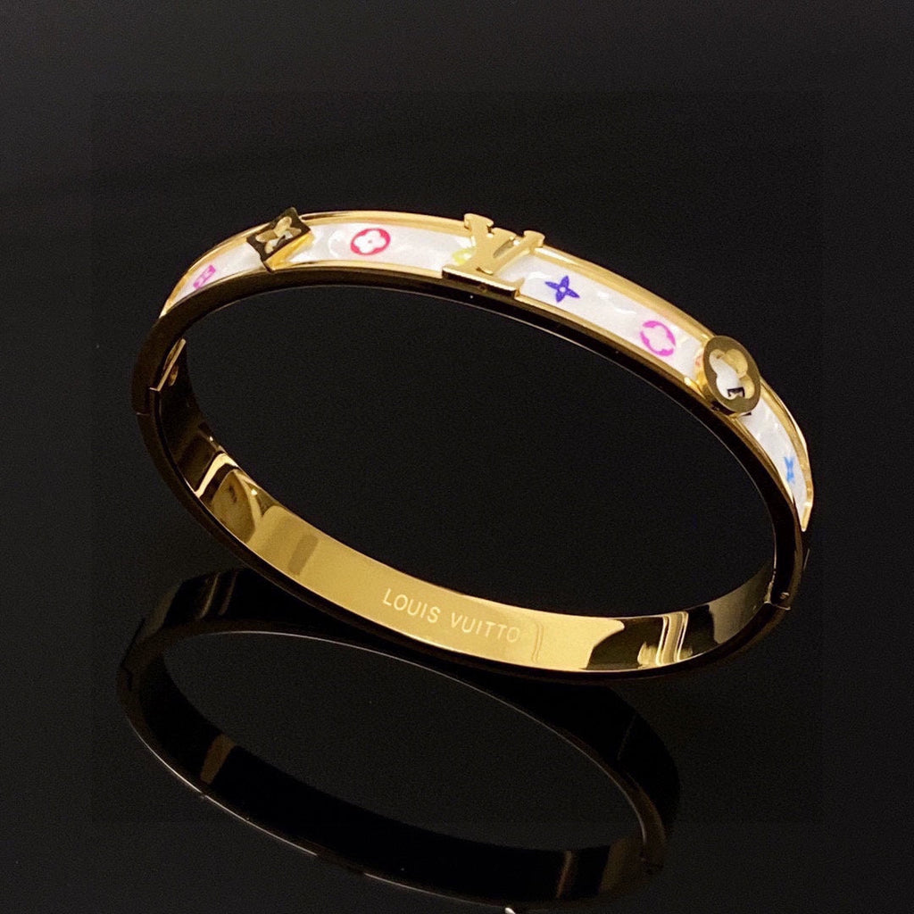 18K Louis Vuitton Pearl Bracelet
