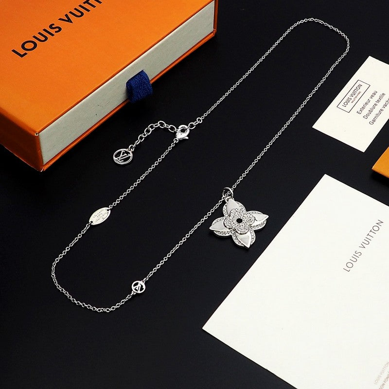 18K Louis Vuitton Medaillon Necklace