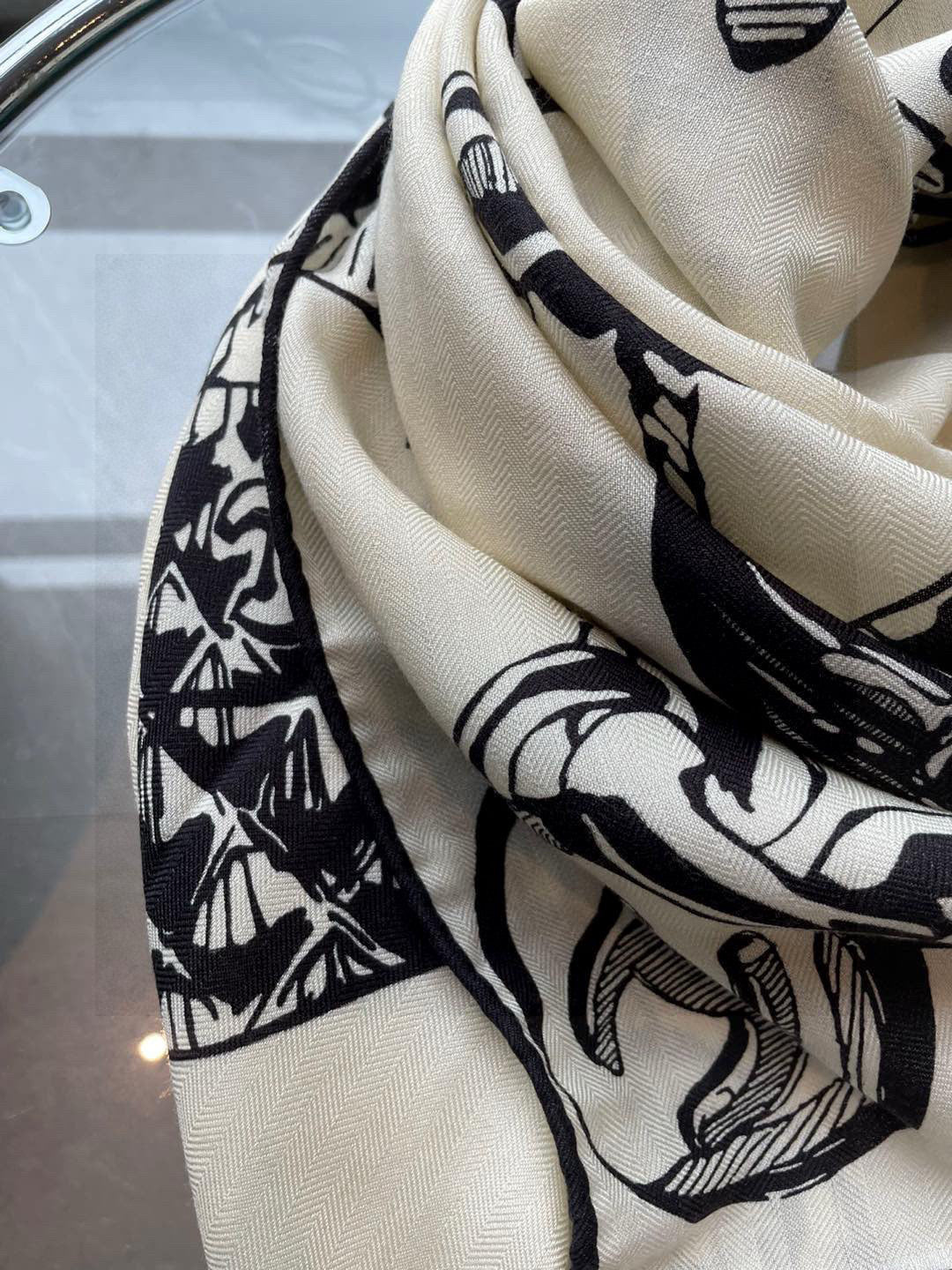 CHANEL 25S SCARF 140 IN CASHMERE SILK 733892