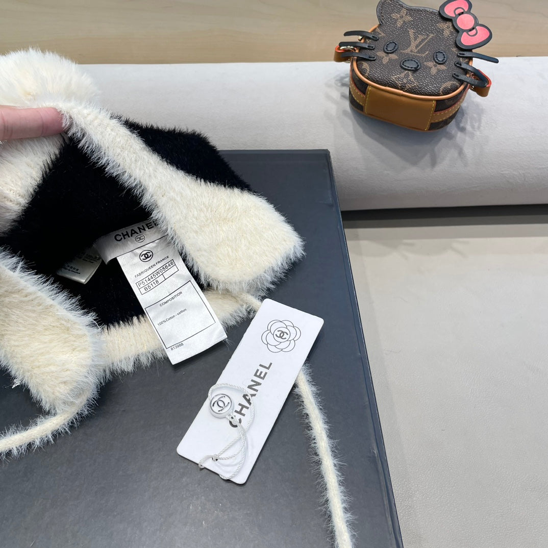 CHANEL KNIT HAT IN BLACK MIX WHITE WOOL 426270