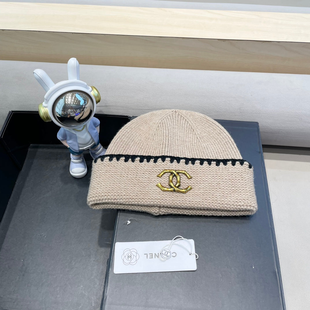 CHANEL KNIT HAT IN CAMEL BEIGE WOOL 424300