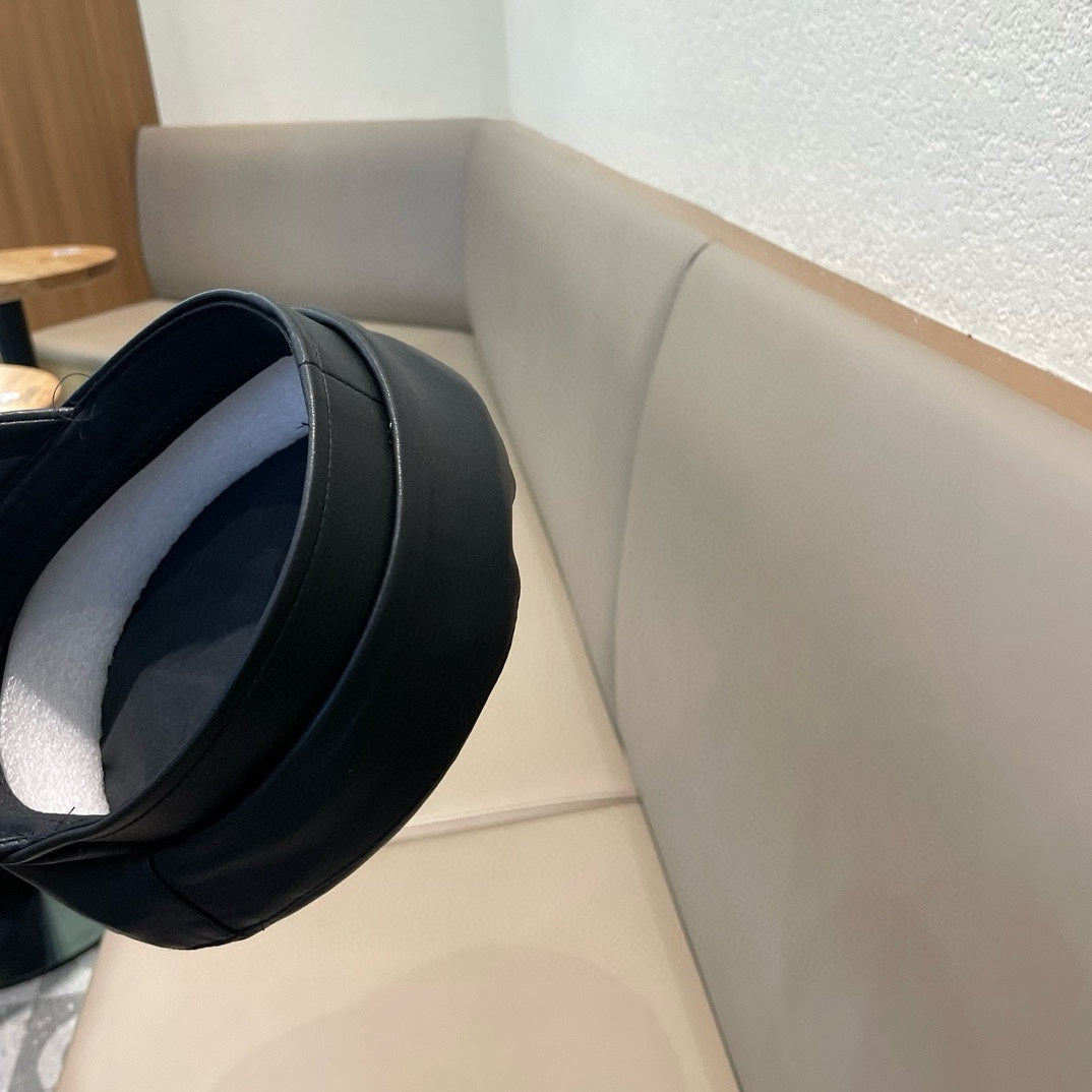 CHANEL NEWSBOY CAP IN BLACK CALFSKIN 421107