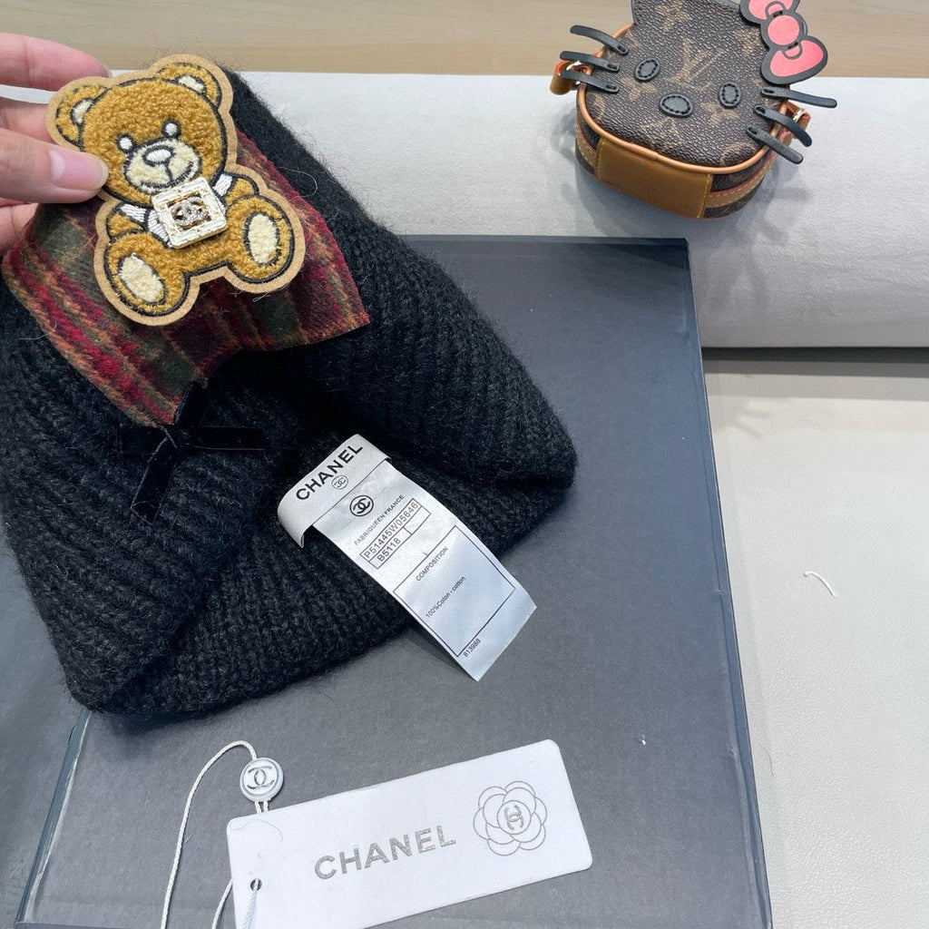 CHANEL BEANIE HAT IN BLACK WOOL WITH BOW 421254