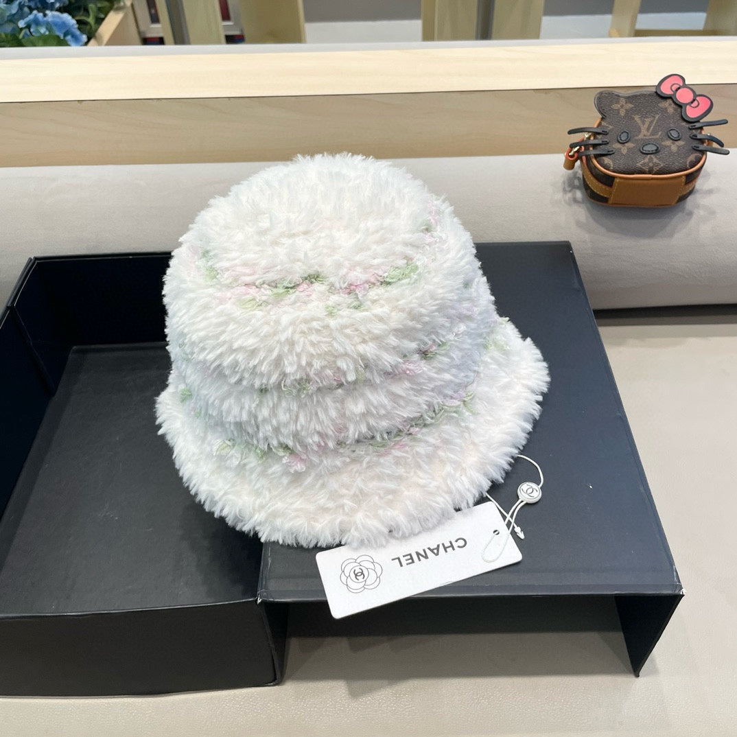 CHANEL BUCKET HAT IN WHITE FLEECE 421275