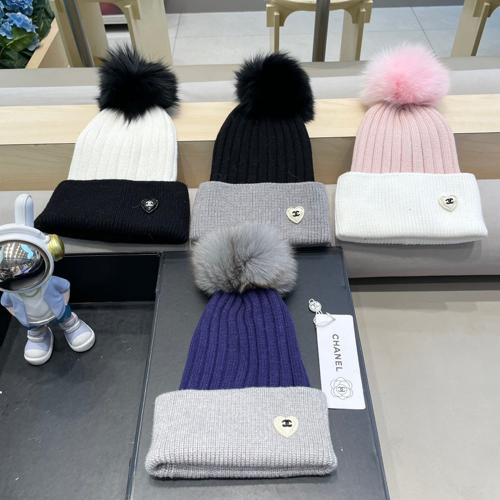 CHANEL BEANIE HAT IN BLACK MIX LIGHT GRAY WOOL 421050