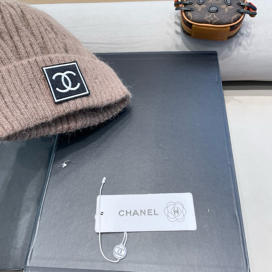 CHANEL BEANIE HAT IN LIGHT BROWN WOOL 422175