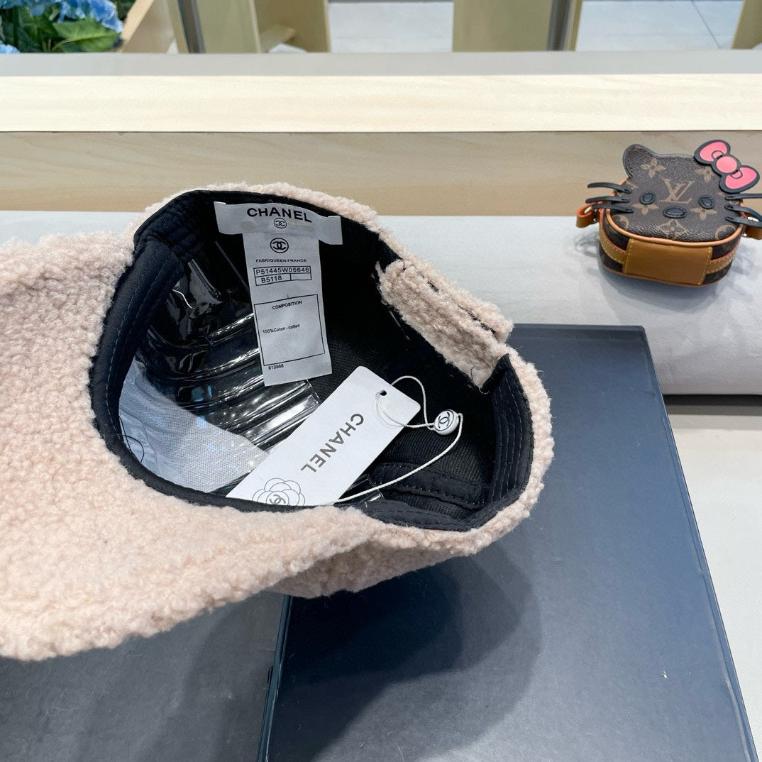 CHANEL BASEBALL HAT IN LIGHT PINK LAMB FUR 424252
