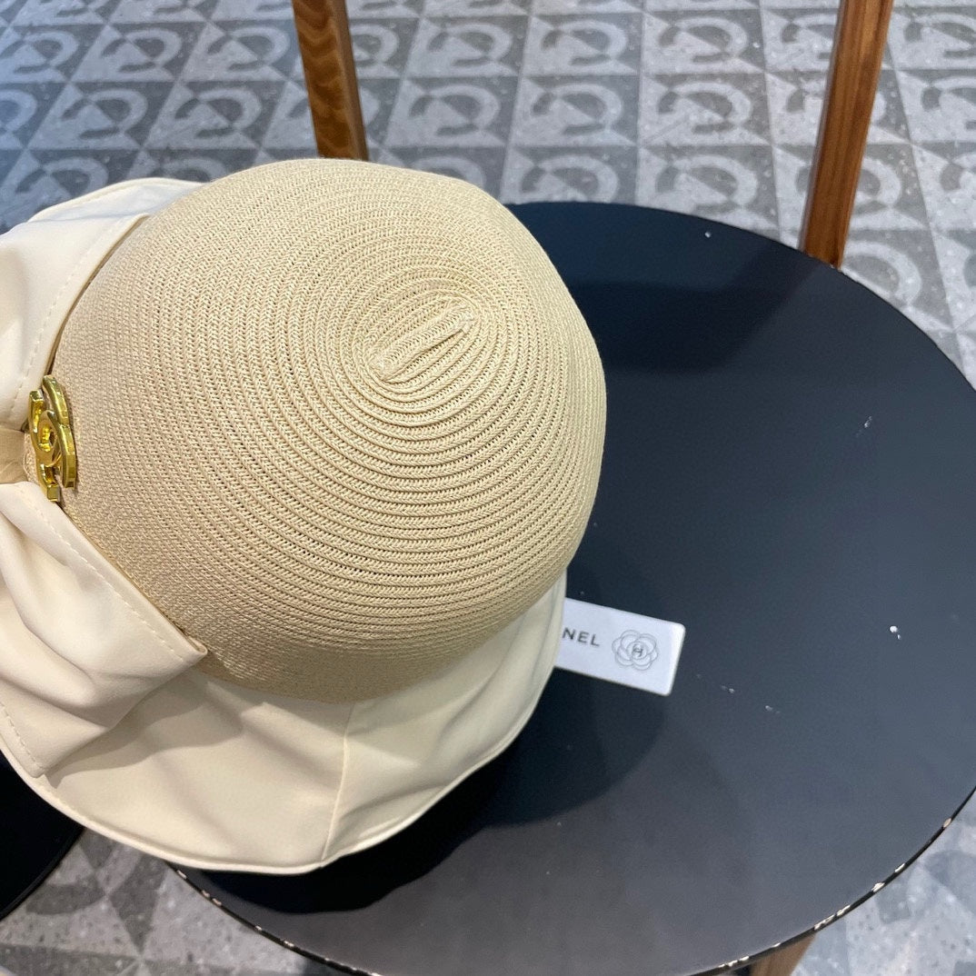 CHANEL BOW BUCKET HAT IN WHITE MIX CAMEL BEIGE RAFFIA 426171
