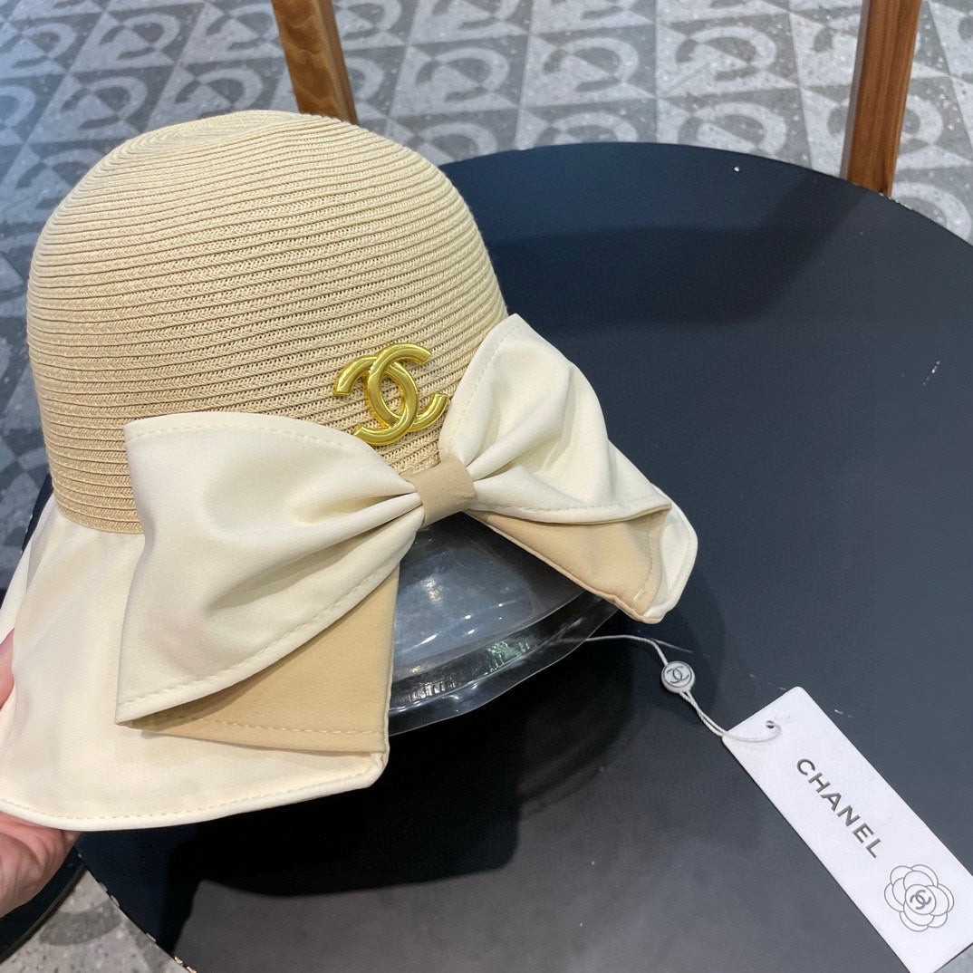 CHANEL BOW BUCKET HAT IN WHITE MIX CAMEL BEIGE RAFFIA 426171