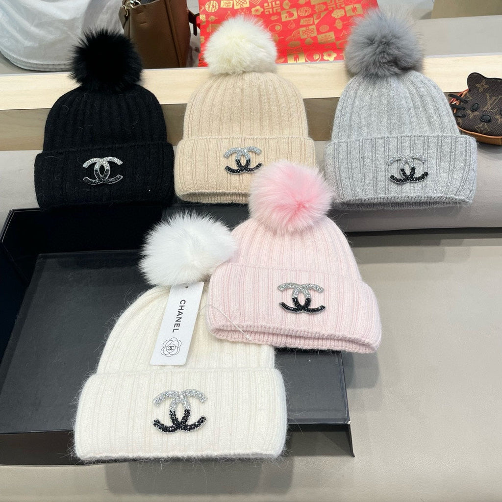 CHANEL BEANIE HAT IN WHITE WOOL 426233