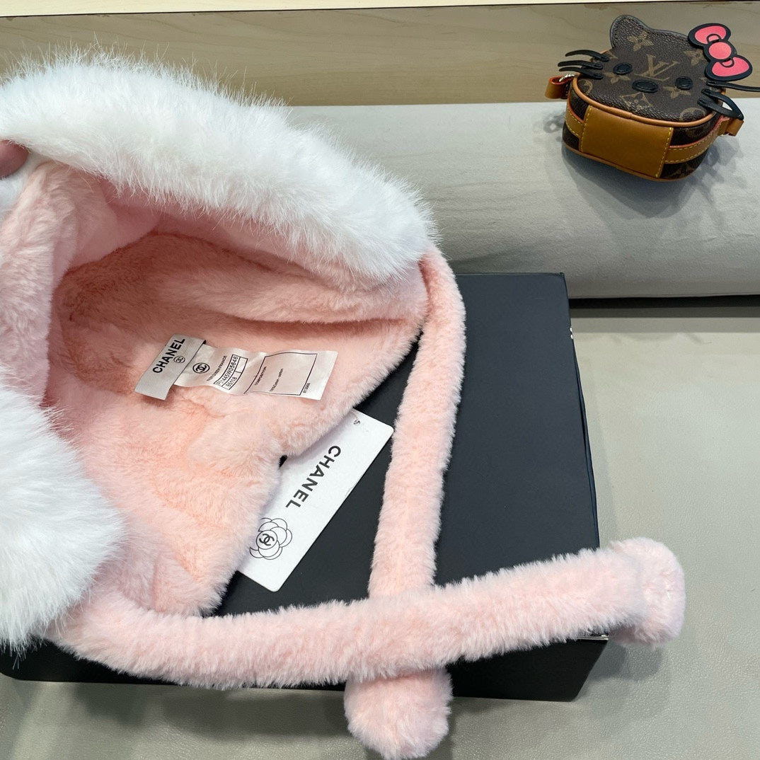CHANEL BEANIE HAT IN LIGHT PINK LAMB FUR 426239