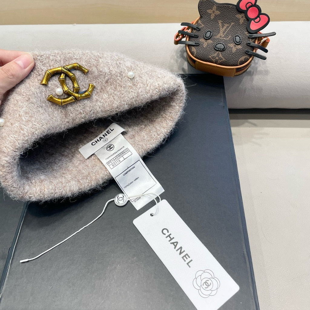 CHANEL BEANIE HAT IN KHAKI BROWN WOOL 430084