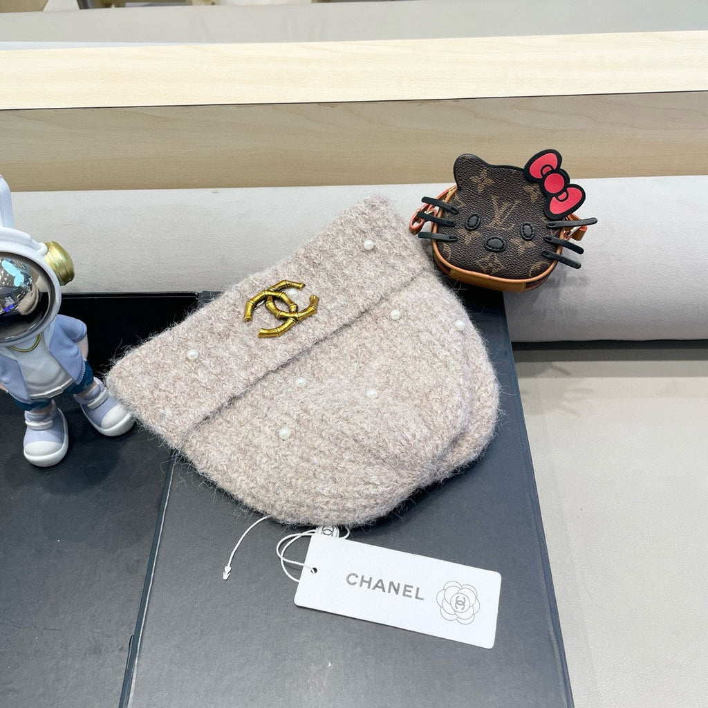 CHANEL BEANIE HAT IN KHAKI BROWN WOOL 430084
