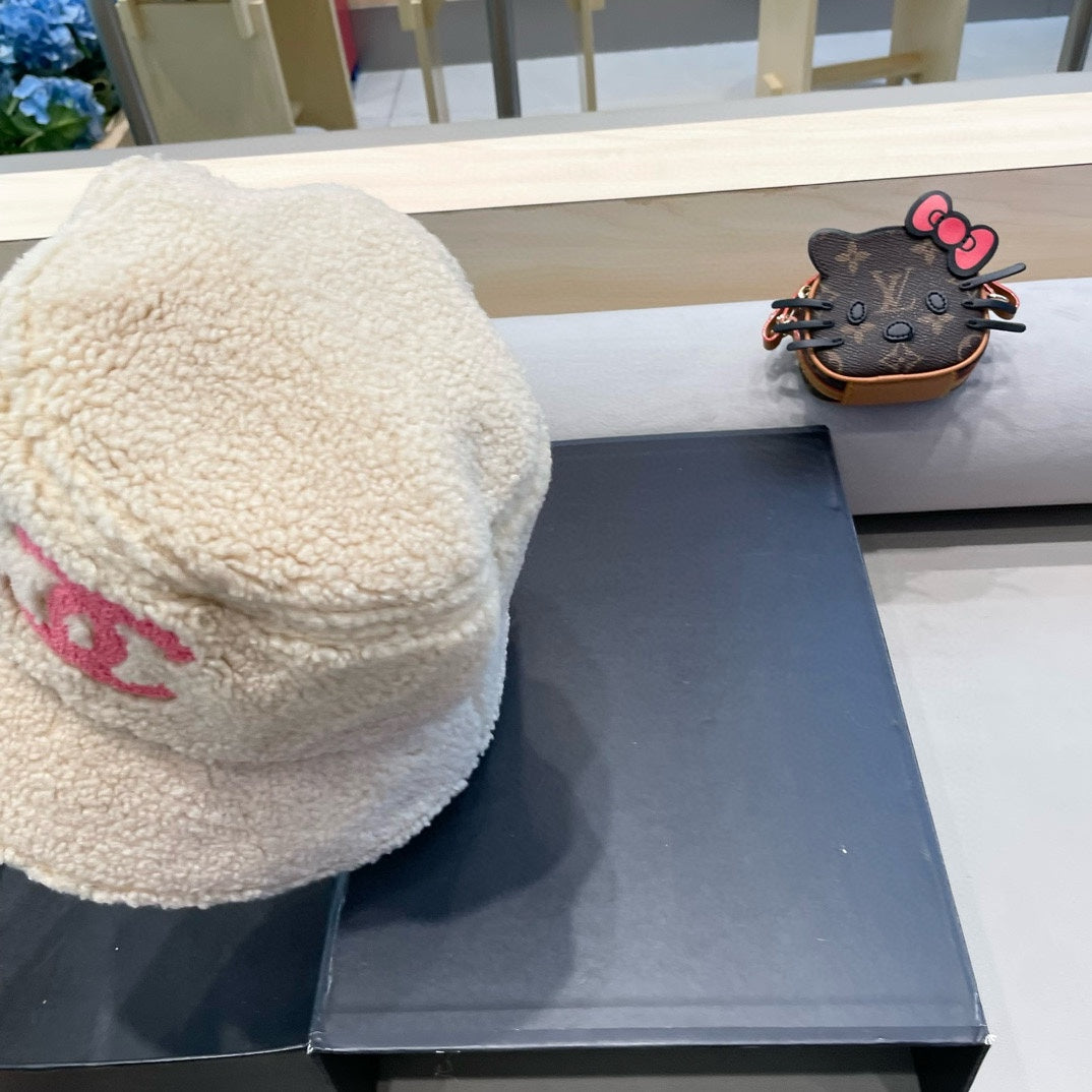 CHANEL BUCKET HAT IN BEIGE LAMB WOOL 430249