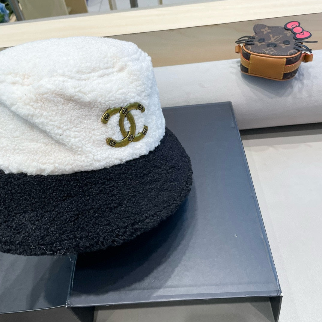 CHANEL BUCKET HAT IN BLACK MIX WHITE LAMB WOOL 431621