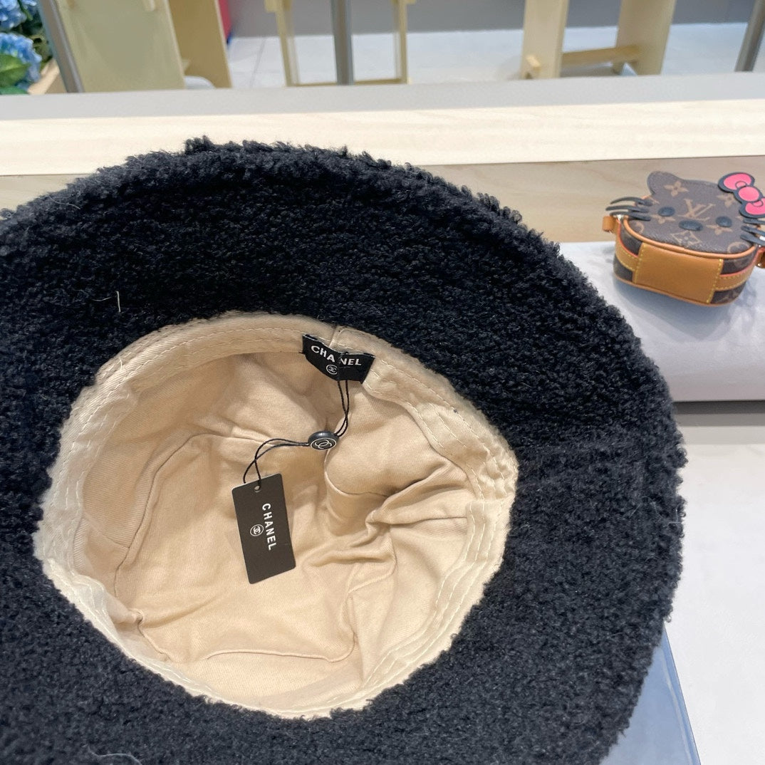 CHANEL BUCKET HAT IN BLACK MIX WHITE LAMB WOOL 431621