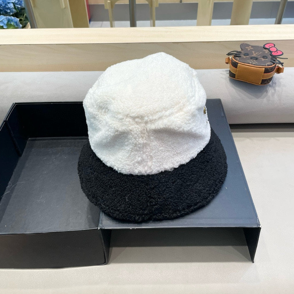 CHANEL BUCKET HAT IN BLACK MIX WHITE LAMB WOOL 431621