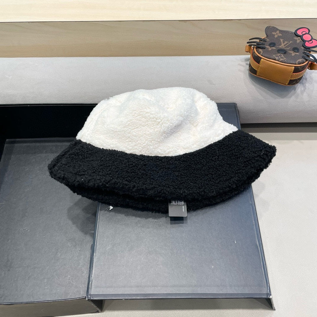 CHANEL BUCKET HAT IN BLACK MIX WHITE LAMB WOOL 431621