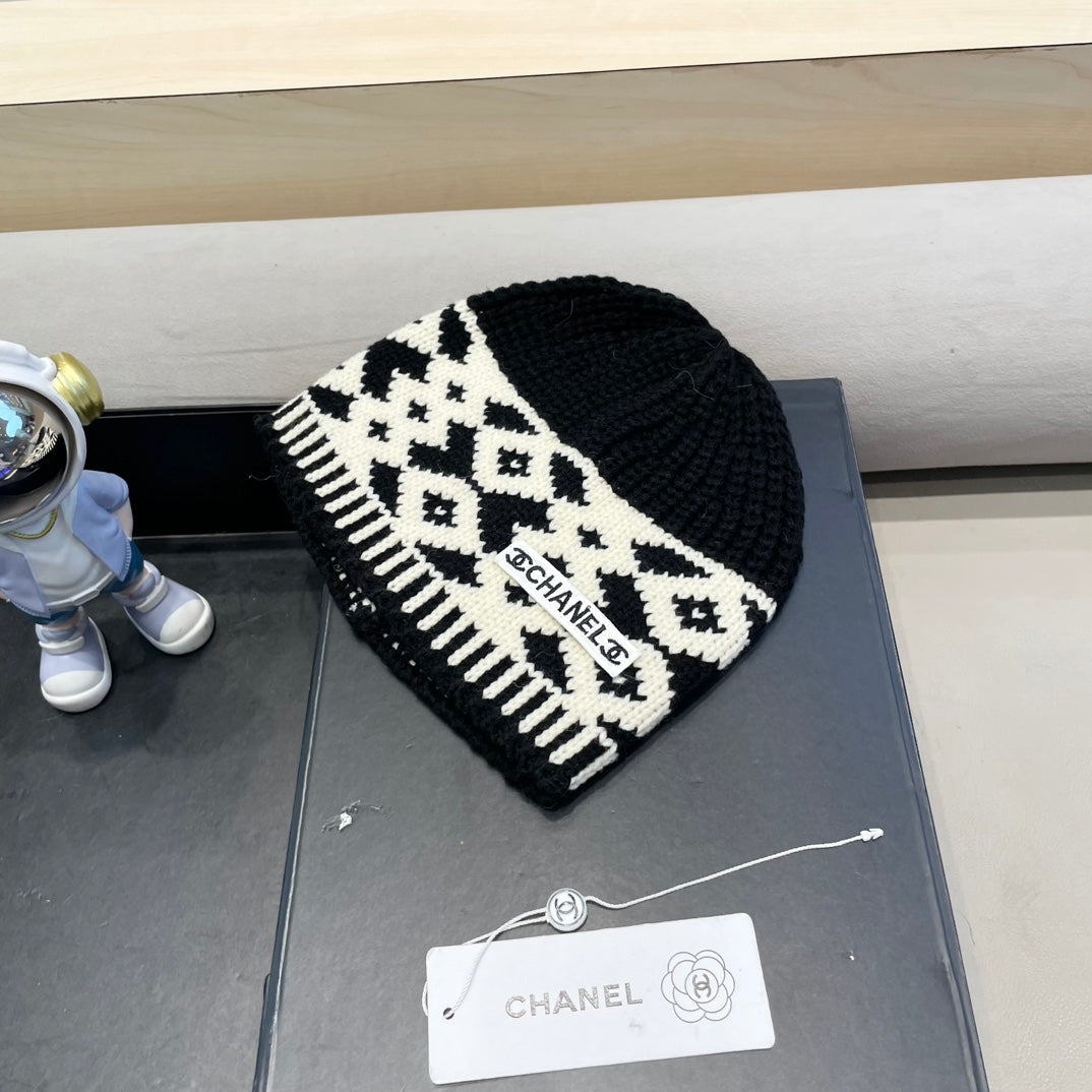 CHANEL BEANIE HAT IN BLACK MIX WHITE WOOL 431698