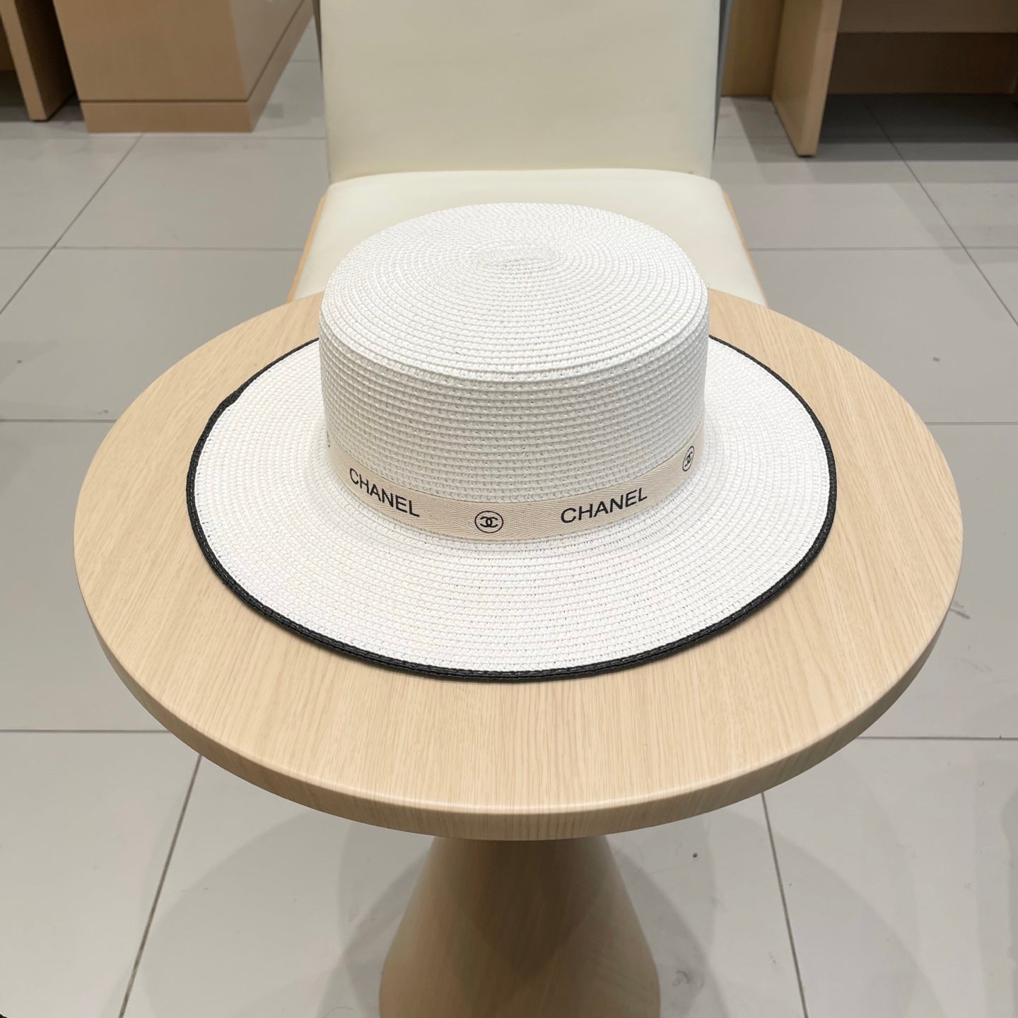 CHANEL FLAT STRAW HAT WHITE 672721