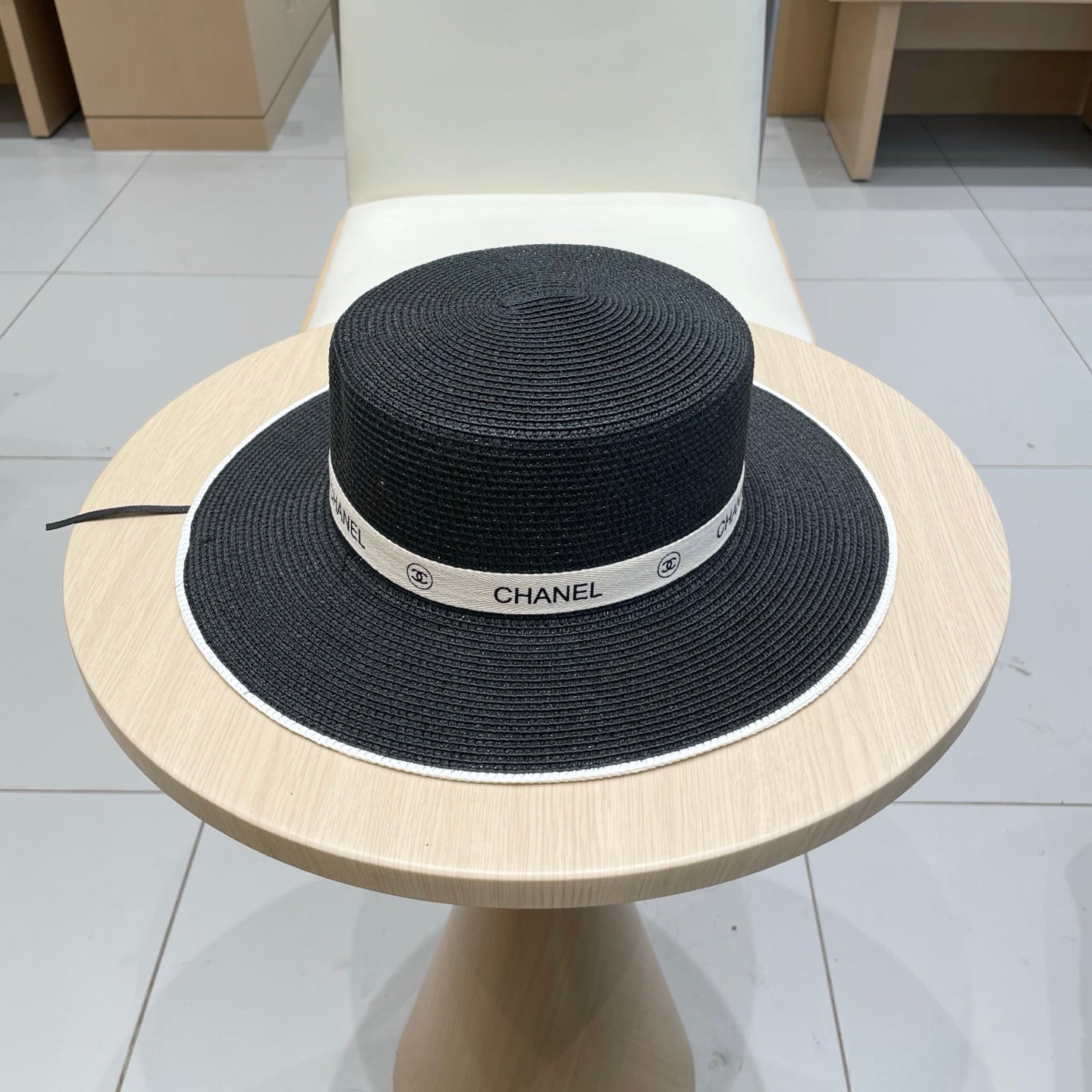 CHANEL FLAT STRAW HAT BLACK 672722