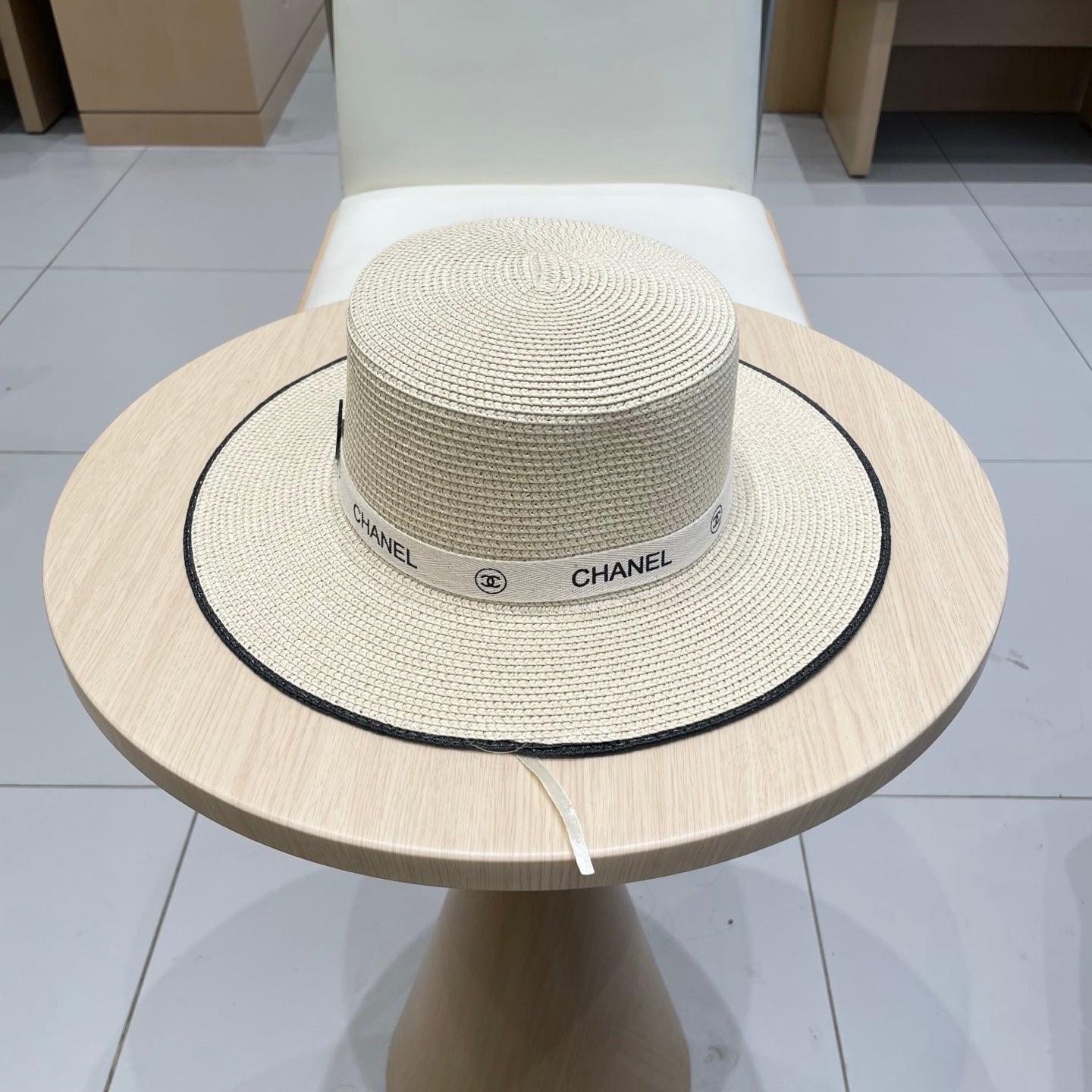 CHANEL FLAT STRAW HAT IVORY 672723